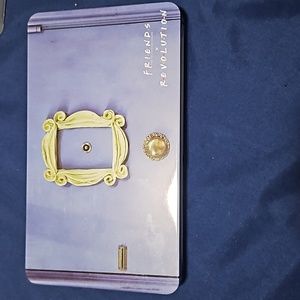 Friends x Revolution eyeshadow palette